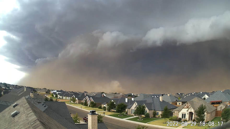 Wall of wind and dust (haboob) in advance of thunderstorms advancing southward across Lubbock Monday evening (29 August). The picture is courtesy of Chris Weiss.
