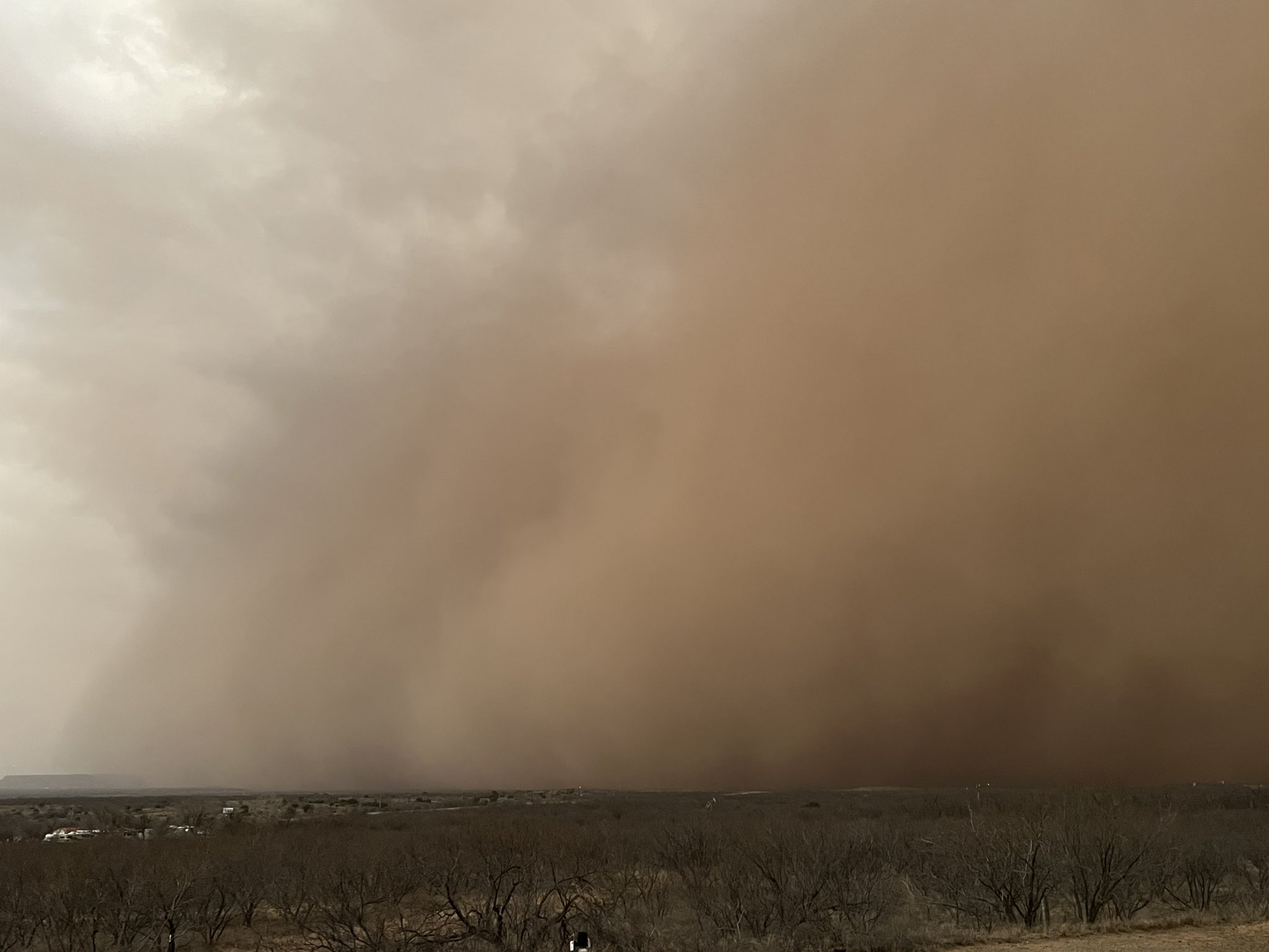 Thick blowing dust blowing approaching Lake Alan Henry Sunday evening (26 February 2023). The image is courtesy Lake Alan Henry Weather via Twitter.